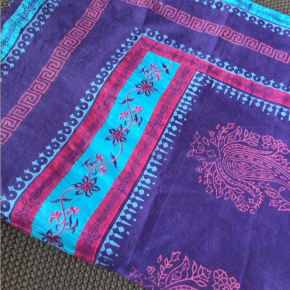 Beautiful oversized Scarf/Wrap 96”x37” - Picture 4 of 4